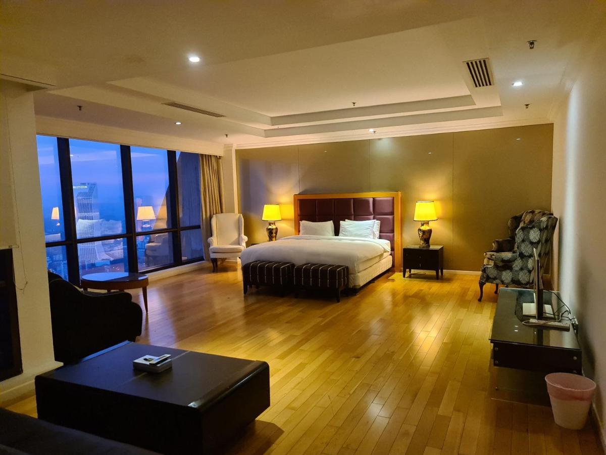 Raymond Suites At Berjaya Times Square Kuala Lumpur Buitenkant foto