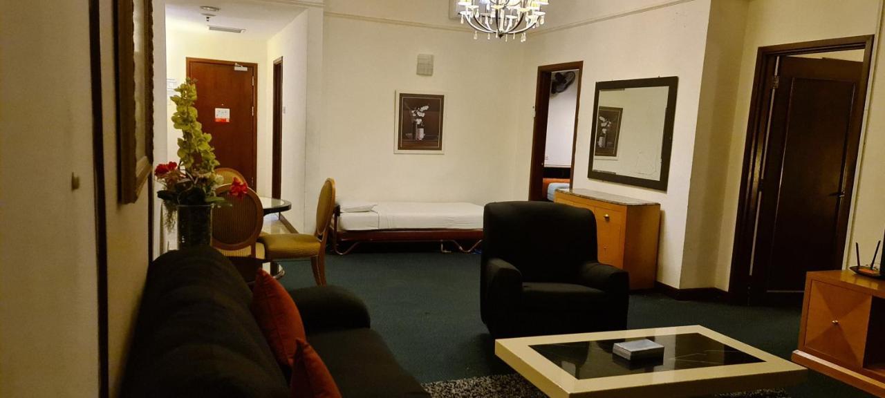 Raymond Suites At Berjaya Times Square Kuala Lumpur Buitenkant foto