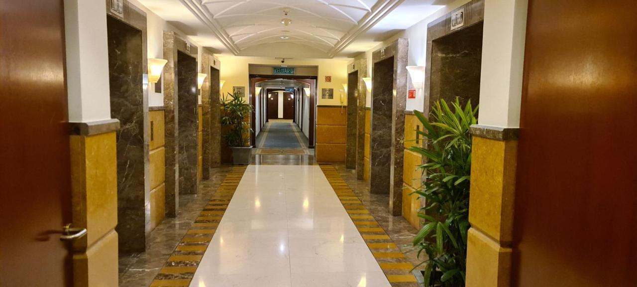 Raymond Suites At Berjaya Times Square Kuala Lumpur Buitenkant foto